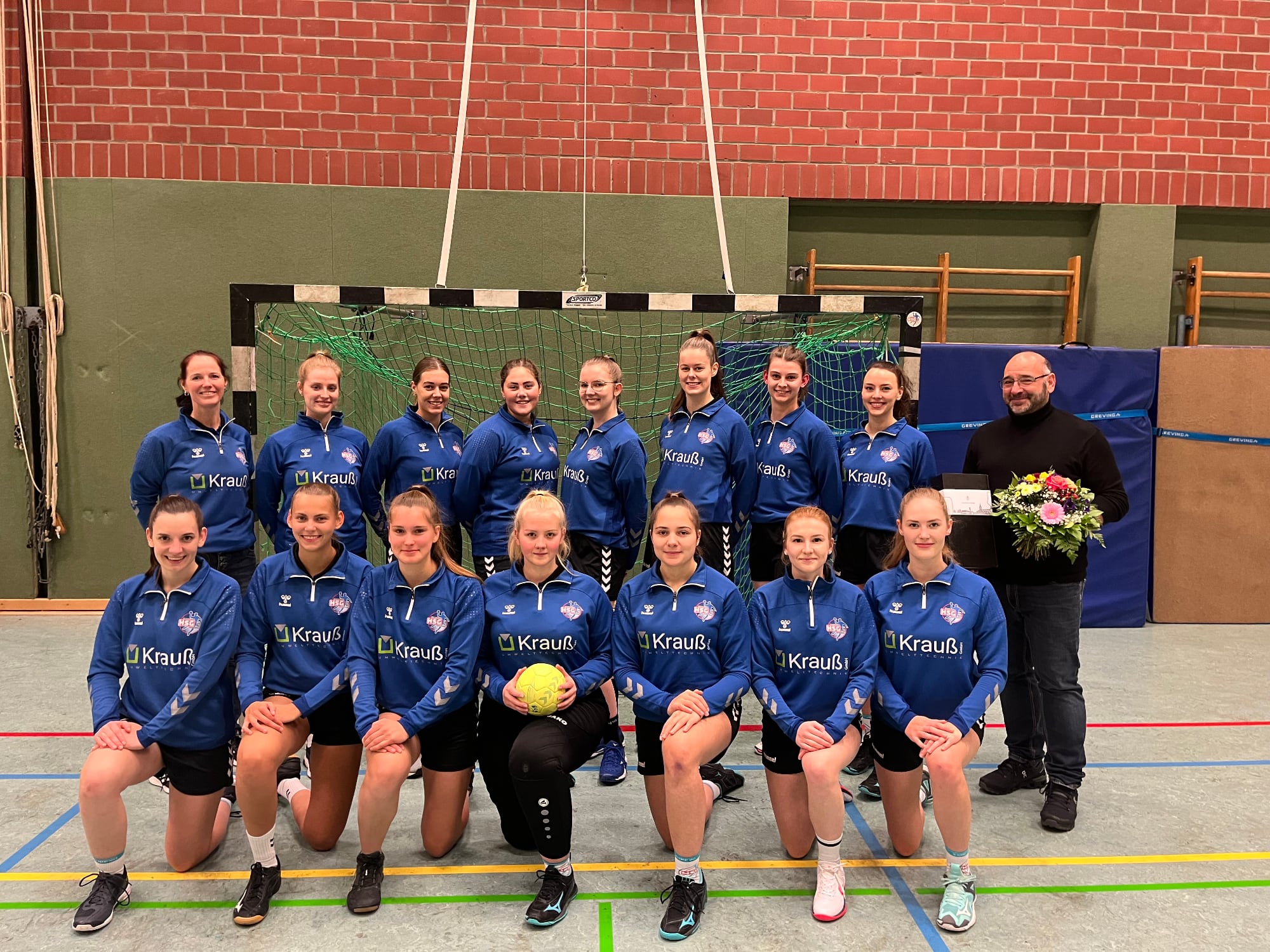 Die 2te Damen-Mannschaft der HSG Haselünne-Herzlake hat durch die Krauß Umwelttechnik GmbH einen Satz Ziptops sowie Polo-Shirts erhalten