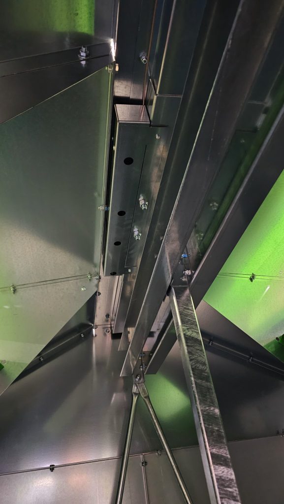 RSAG Fuellstandsensoren mit Schutzhuelle im Depotcontainer 4.0m